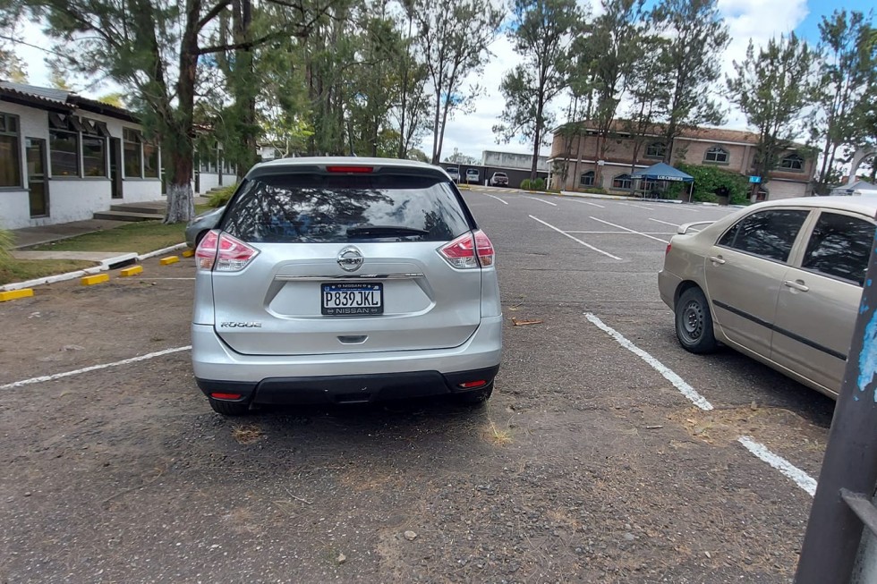 NISSAN ROGUE MODELO 2016 1-6