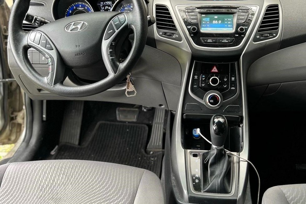 Hyundai Elantra SE 2015 SILVER 8